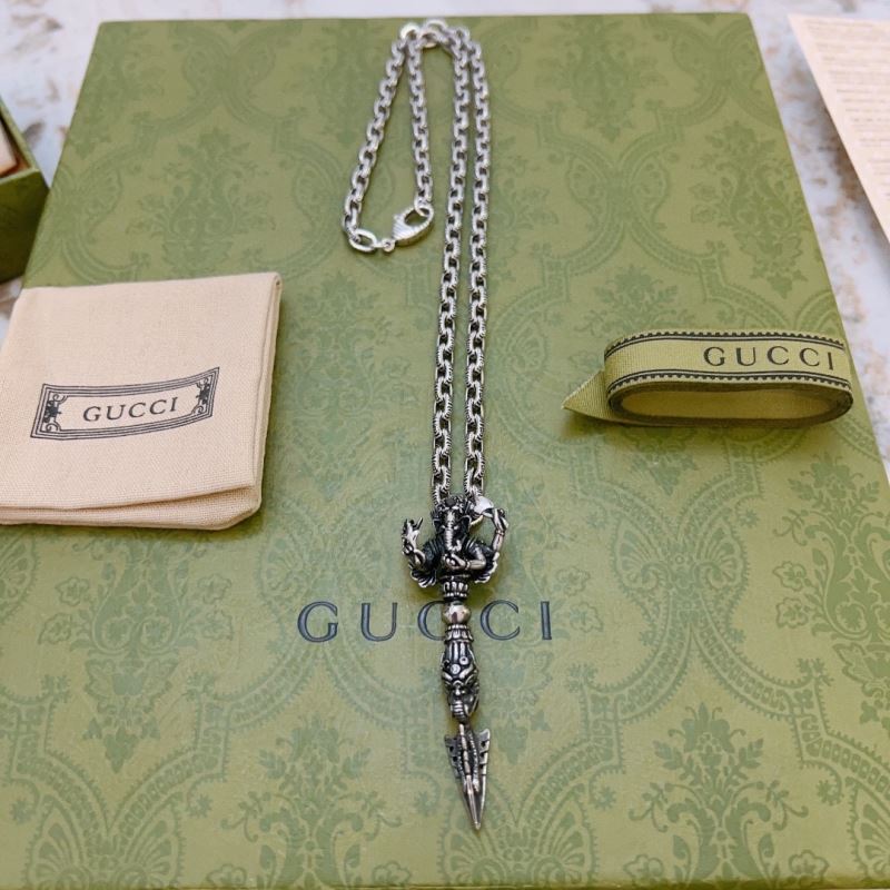 G*u*i necklaces